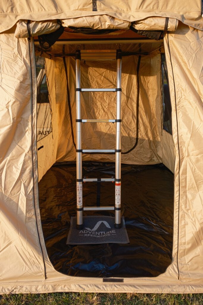 AdventureMate140 Dachzelt mit Teleskopleiter und Vorzelt